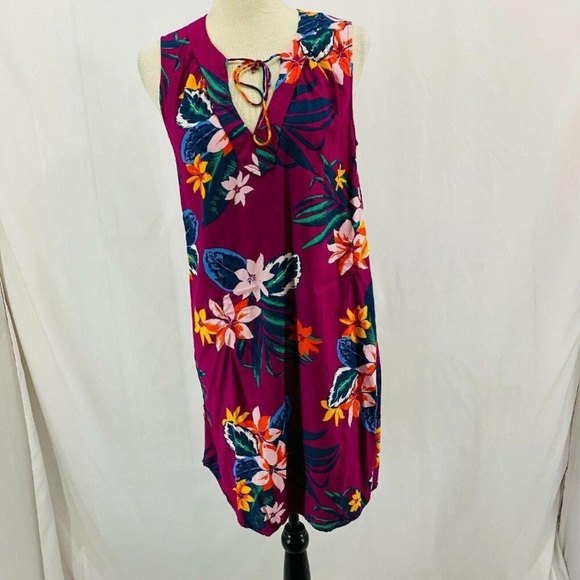 Dresses & Skirts - 😎3/$10 Raspberry tropical sleeveless shift dress